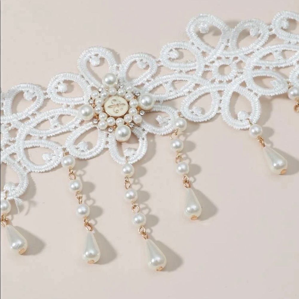 Cute Beaded Choker  - Picture 2 of 3